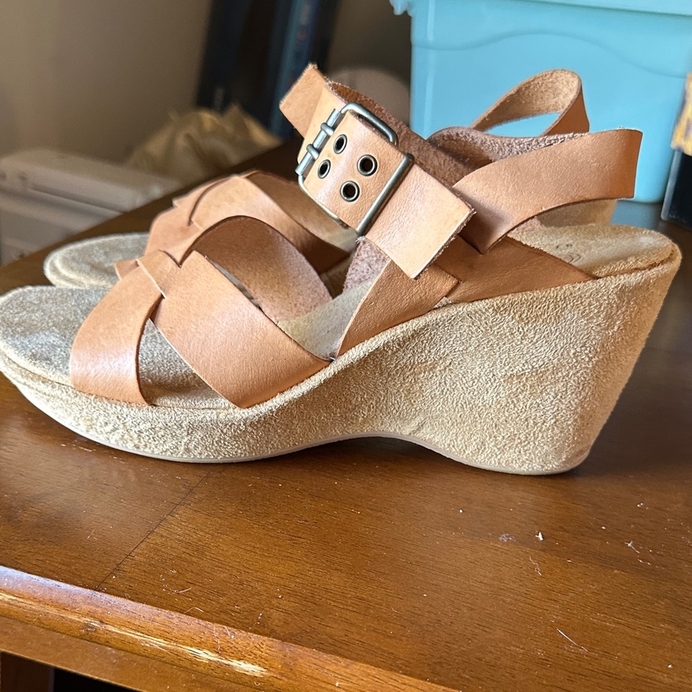 CL by Laundry Tan Leather Wedge Sandals with Buckle - Picture 4 of 5